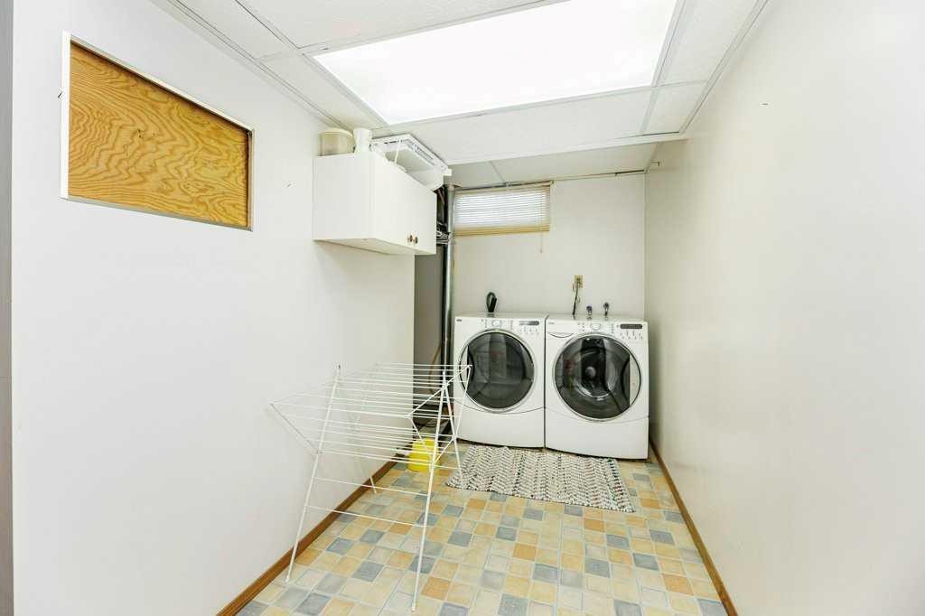 15 Waghorn Close, Red Deer, AB - Indoor Photo Showing Laundry Room