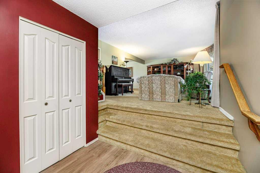 15 Waghorn Close, Red Deer, AB - Indoor Photo Showing Other Room