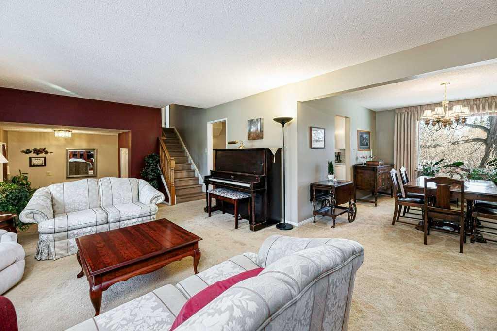 15 Waghorn Close, Red Deer, AB - Indoor Photo Showing Living Room