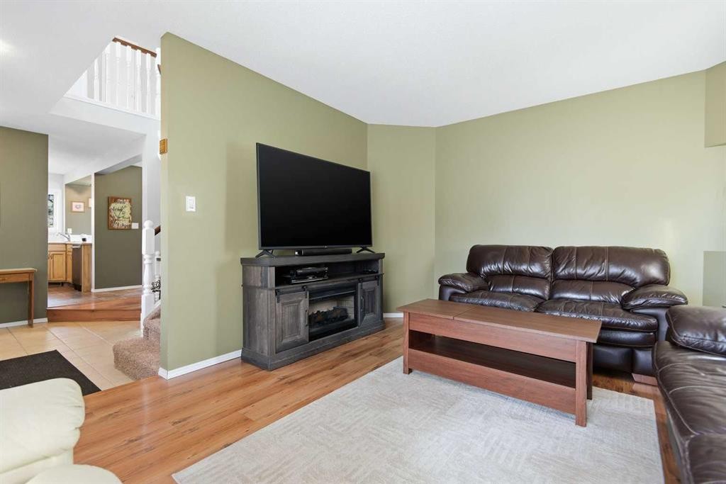 39081 C&E Trail, Red Deer, AB - Indoor Photo Showing Living Room