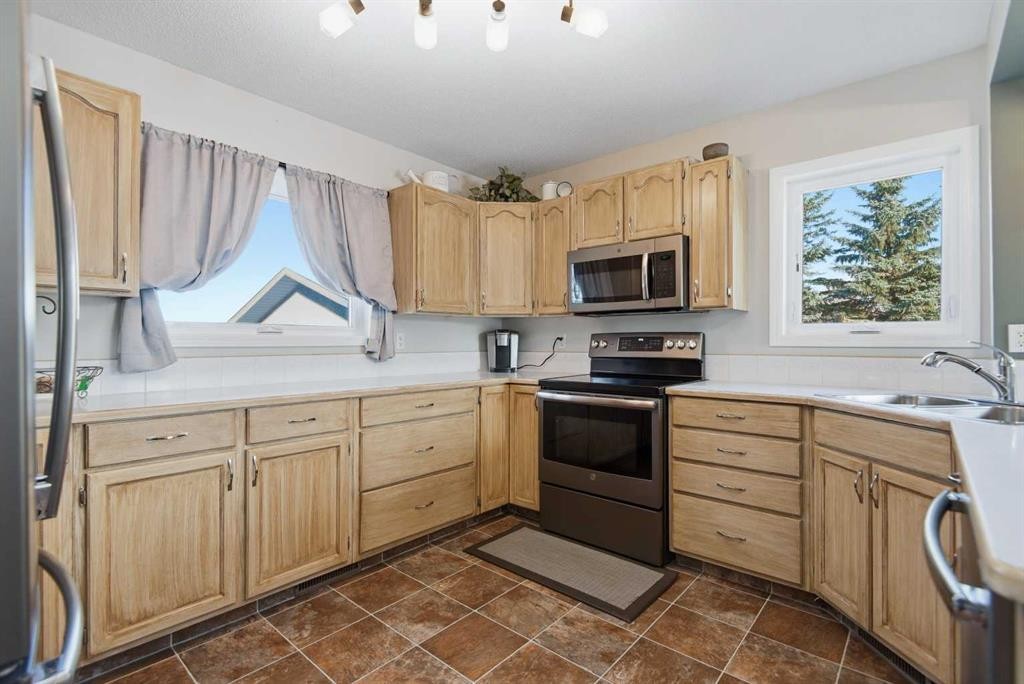 39081 C&E Trail, Red Deer, AB - Indoor Photo Showing Kitchen