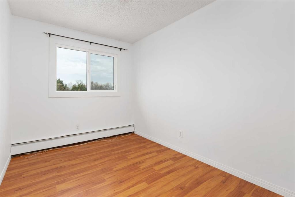 306-114 Mount Pleasant Drive, Camrose, AB - Indoor Photo Showing Other Room