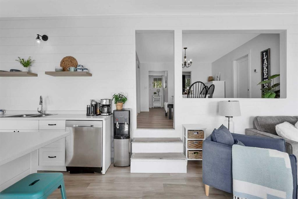 79 Birchcliff Road, Birchcliff, AB - Indoor Photo Showing Kitchen With Double Sink