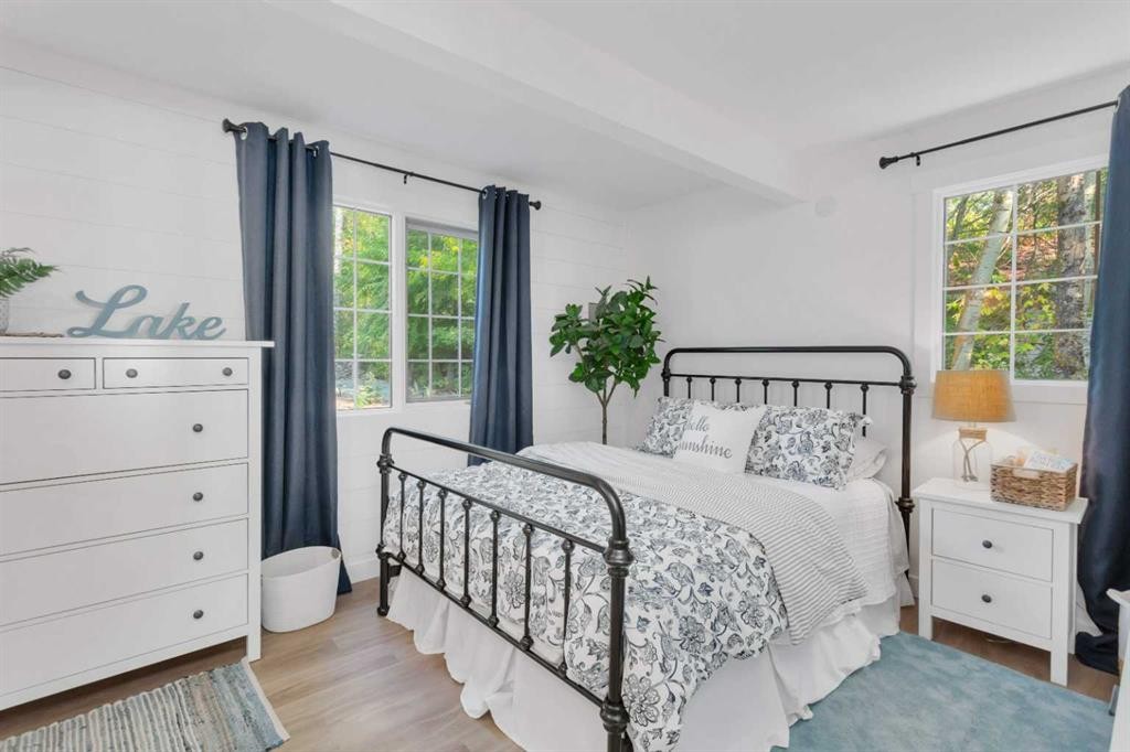 79 Birchcliff Road, Birchcliff, AB - Indoor Photo Showing Bedroom