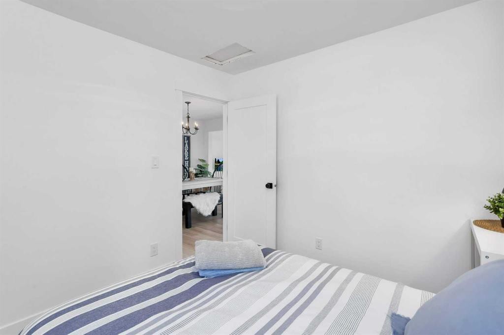 79 Birchcliff Road, Birchcliff, AB - Indoor Photo Showing Bedroom