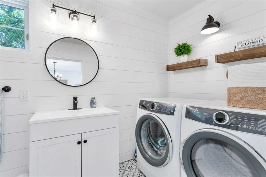 79 Birchcliff Road, Birchcliff, AB - Indoor Photo Showing Laundry Room
