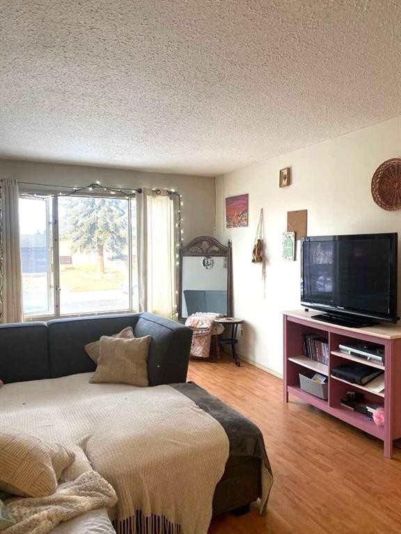 5209 60 North, Ponoka, AB - Indoor Photo Showing Bedroom