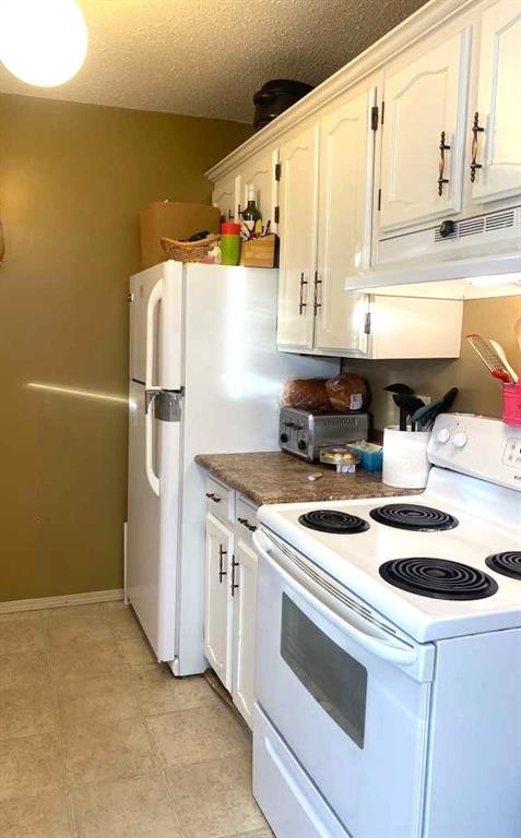 5209 60 North, Ponoka, AB - Indoor Photo Showing Kitchen