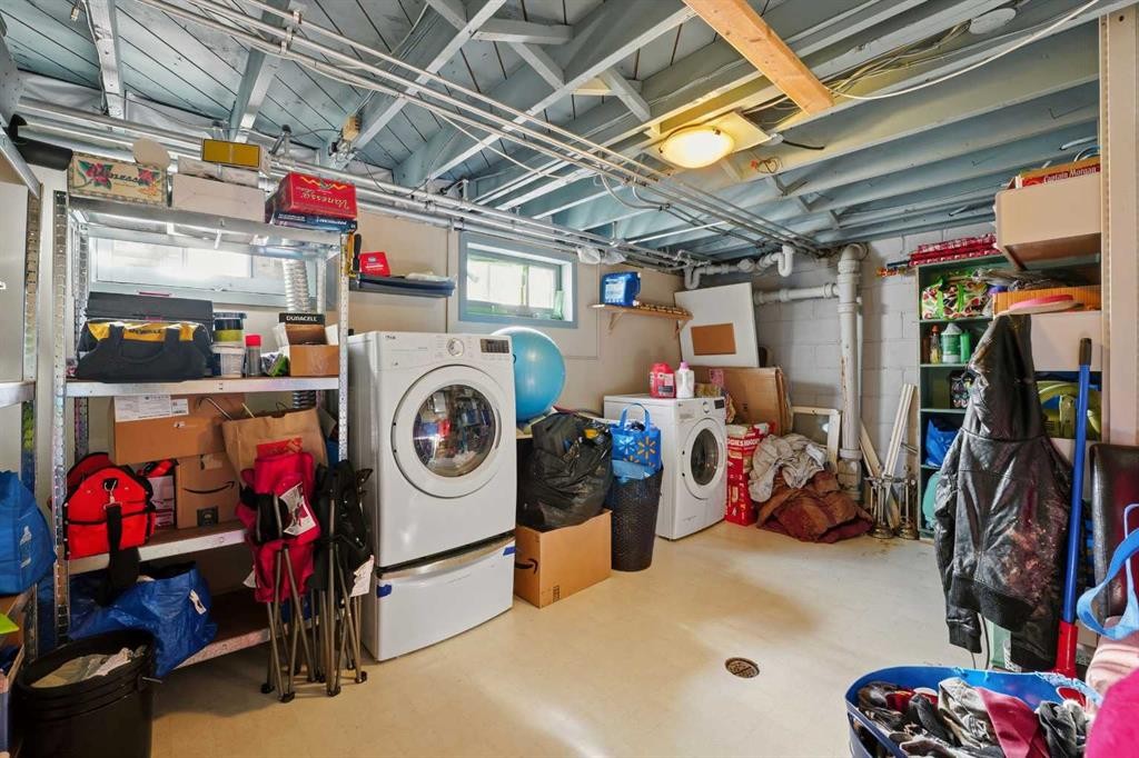 30 Poplar Crescent, Springbrook, AB - Indoor Photo Showing Laundry Room