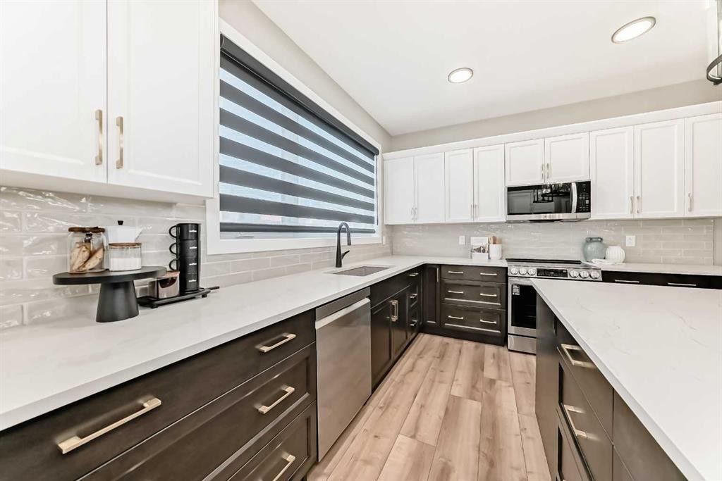 58 Mitchell Crescent, Blackfalds, AB - Indoor Photo Showing Kitchen With Upgraded Kitchen