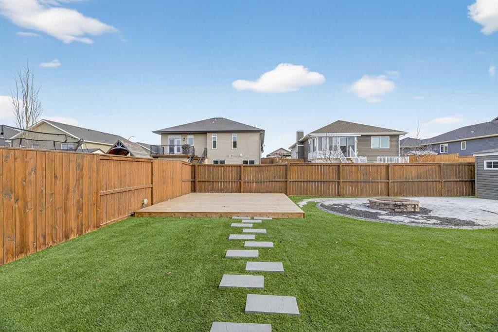 17 Viceroy Crescent, Olds, AB - Outdoor