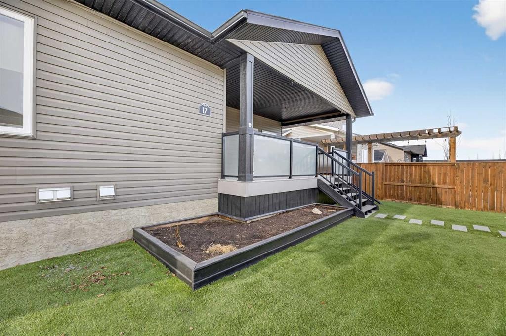 17 Viceroy Crescent, Olds, AB - Outdoor With Exterior