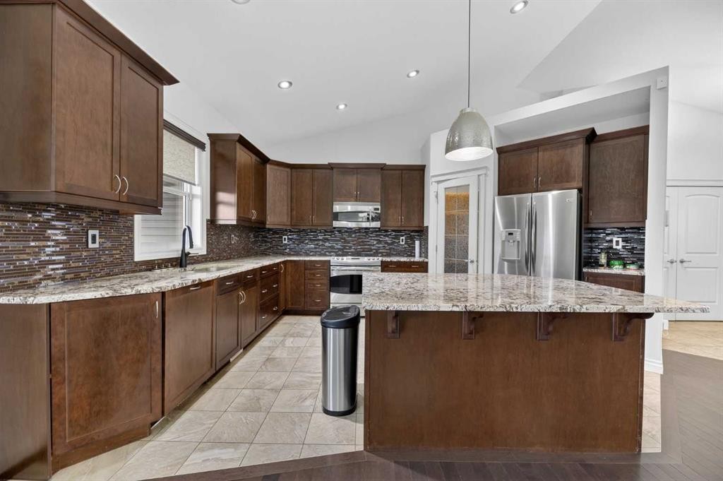 17 Viceroy Crescent, Olds, AB - Indoor Photo Showing Kitchen With Upgraded Kitchen