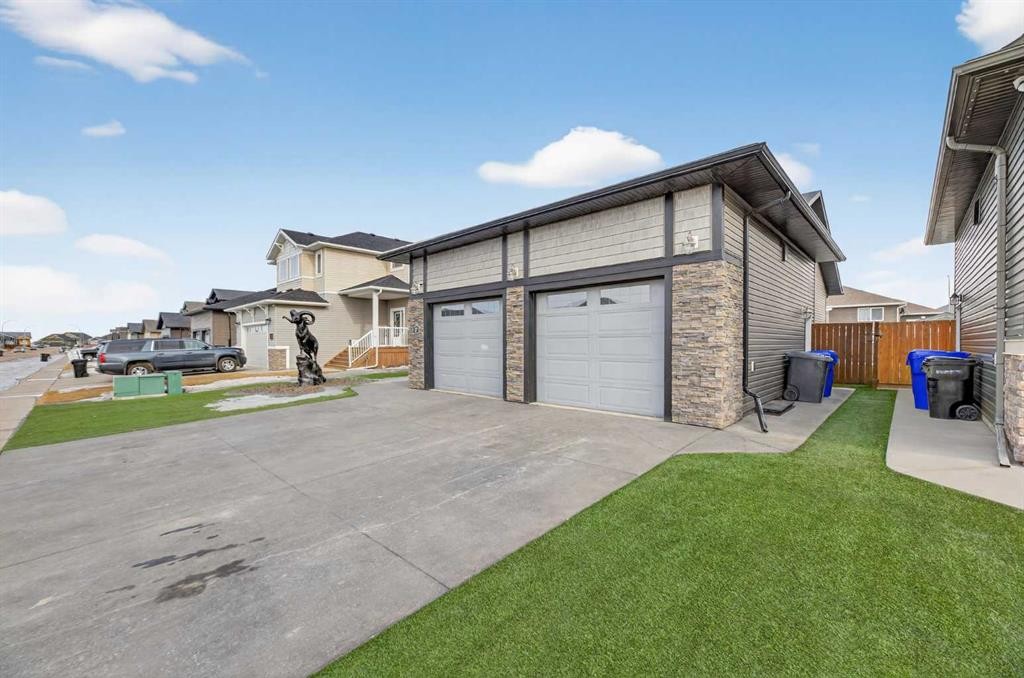 17 Viceroy Crescent, Olds, AB - Outdoor