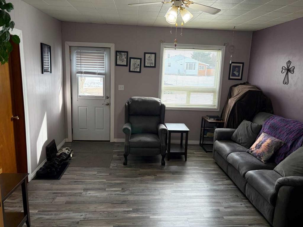 5218 50, Castor, AB - Indoor