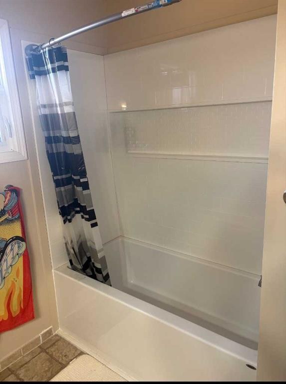 5110 51, Castor, AB - Indoor Photo Showing Bathroom