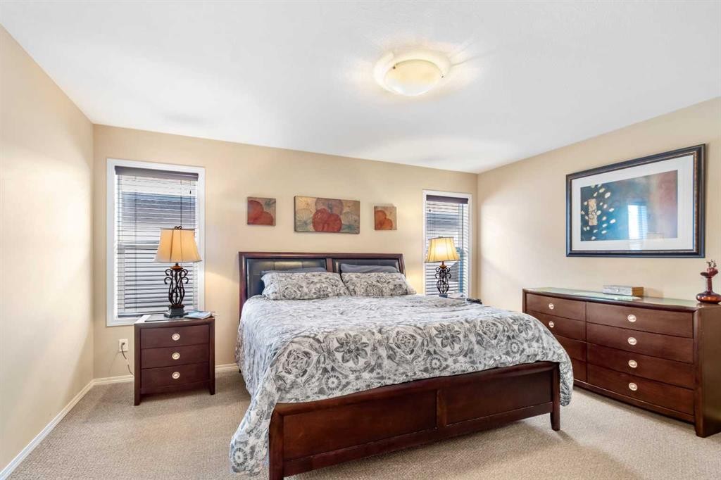 22 Morton Close, Penhold, AB - Indoor Photo Showing Bedroom