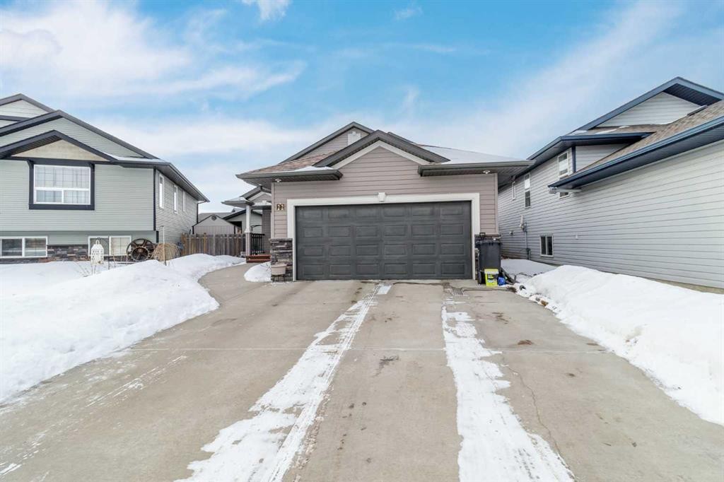 22 Morton Close, Penhold, AB - Outdoor With Facade