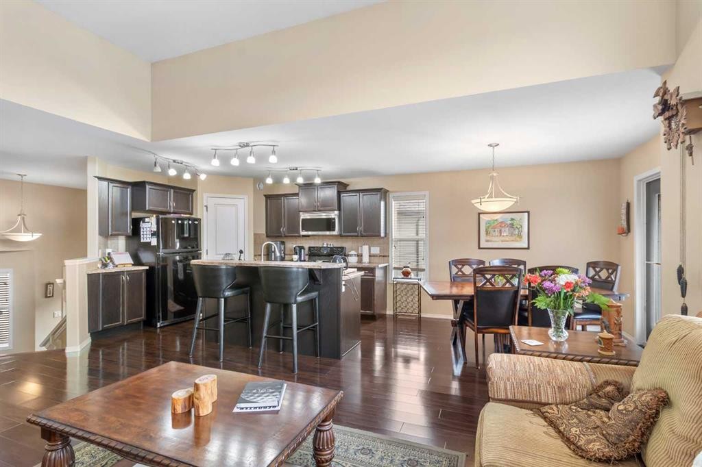 22 Morton Close, Penhold, AB - Indoor Photo Showing Living Room