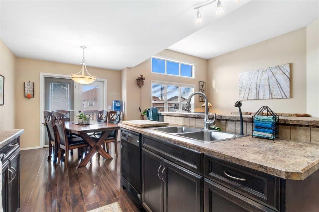 22 Morton Close, Penhold, AB - Indoor Photo Showing Kitchen With Double Sink