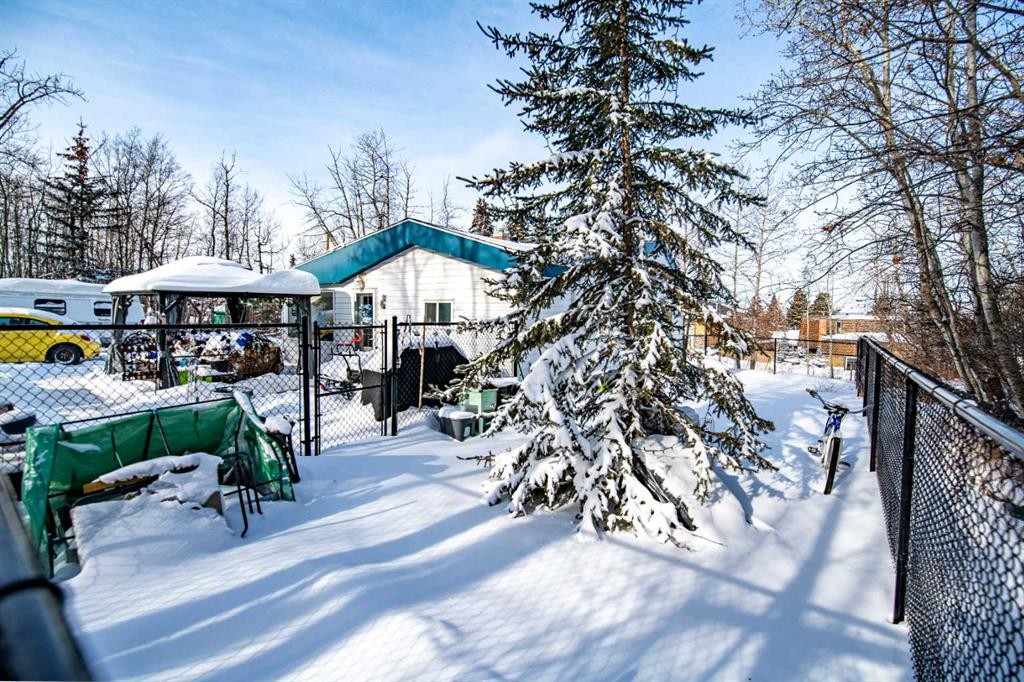 5111 47 Avenue, Sylvan Lake, AB - Outdoor