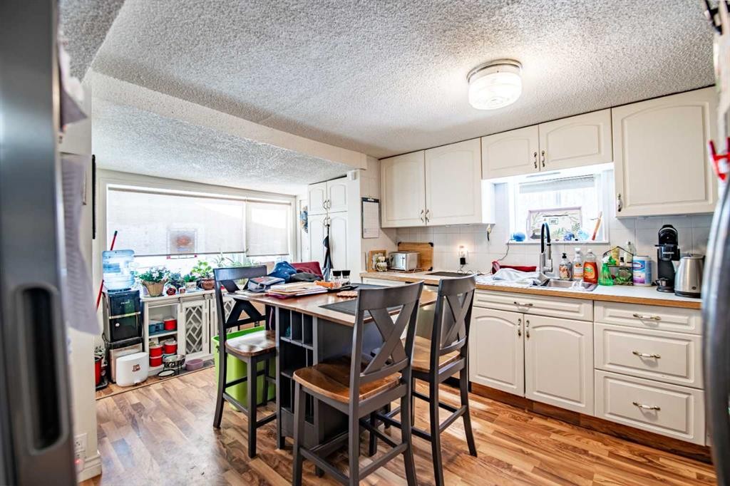 5111 47 Avenue, Sylvan Lake, AB - Indoor