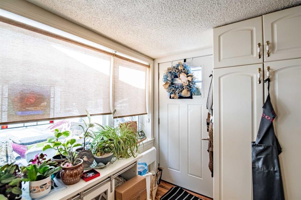 5111 47 Avenue, Sylvan Lake, AB - Indoor Photo Showing Other Room