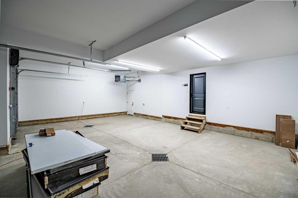 14 Vista Close, Blackfalds, AB - Indoor Photo Showing Garage