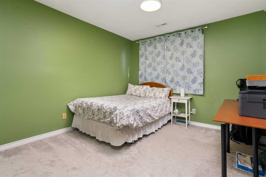 #4-4118 60 Street, Camrose, AB - Indoor Photo Showing Bedroom