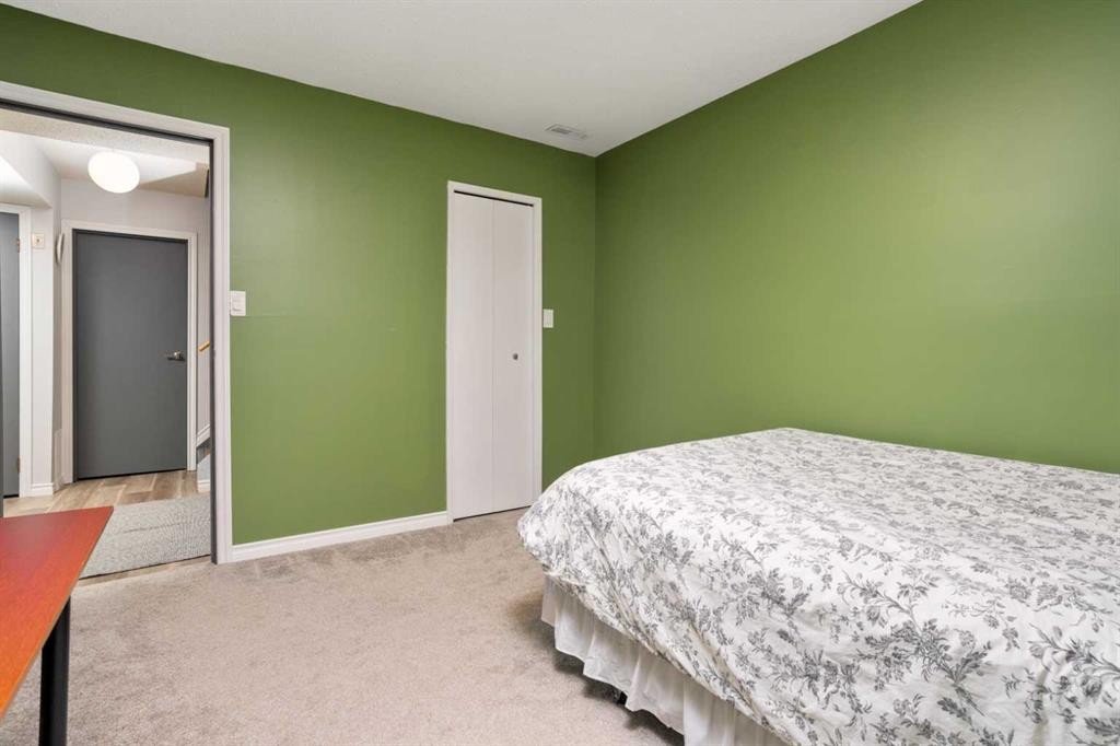 #4-4118 60 Street, Camrose, AB - Indoor Photo Showing Bedroom