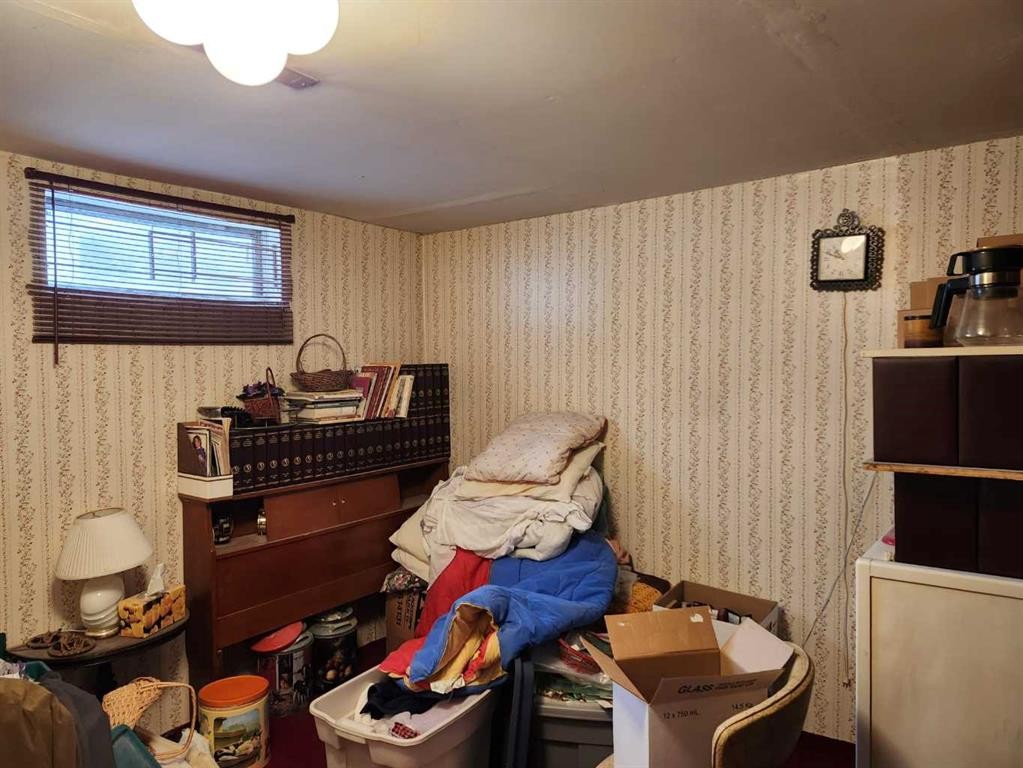 54 Ogden Avenue, Red Deer, AB - Indoor