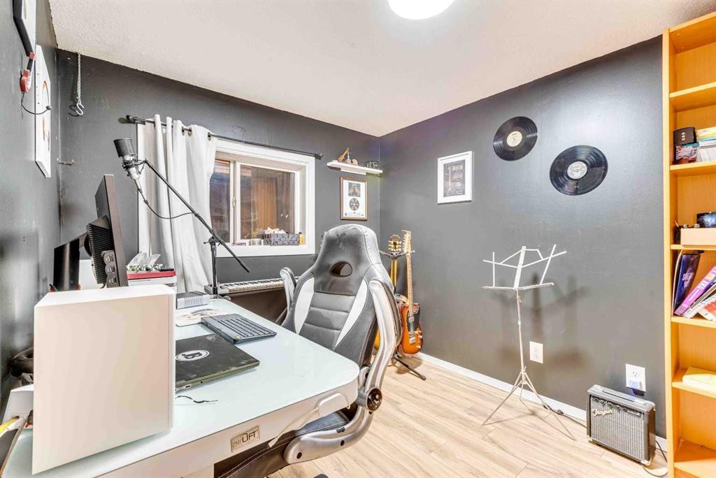 20 Mobile Drive, Three Hills, AB