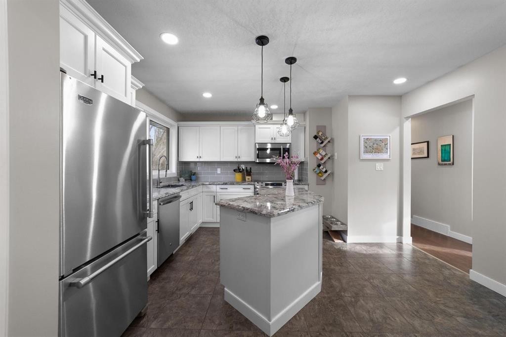 3630 Erickson Drive, Camrose, AB - Indoor Photo Showing Kitchen With Stainless Steel Kitchen With Upgraded Kitchen