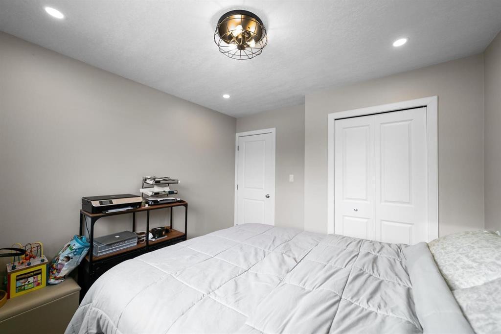 3630 Erickson Drive, Camrose, AB - Indoor Photo Showing Bedroom