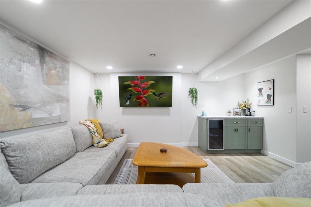 3630 Erickson Drive, Camrose, AB - Indoor