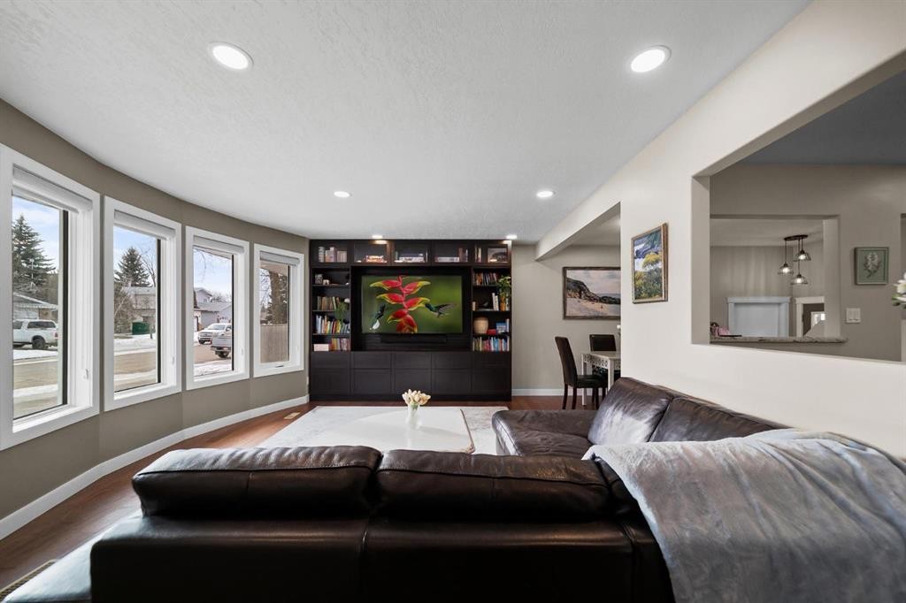 3630 Erickson Drive, Camrose, AB - Indoor Photo Showing Living Room