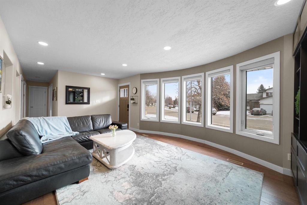 3630 Erickson Drive, Camrose, AB - Indoor Photo Showing Living Room