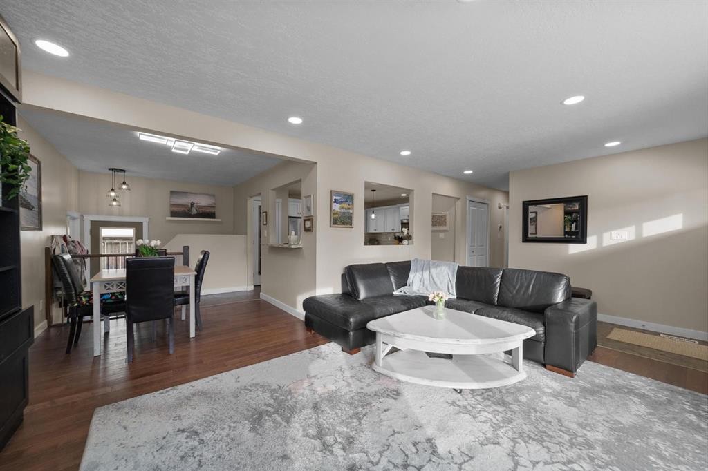 3630 Erickson Drive, Camrose, AB - Indoor Photo Showing Living Room