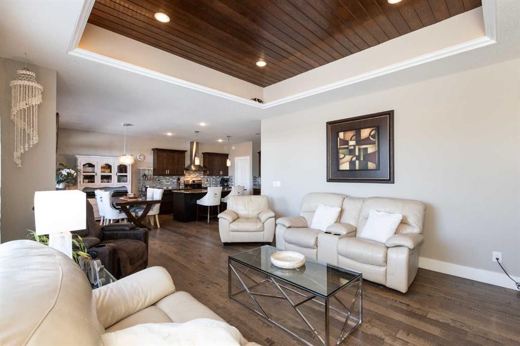 5824 Maple Crescent, Innisfail, AB - Indoor Photo Showing Living Room
