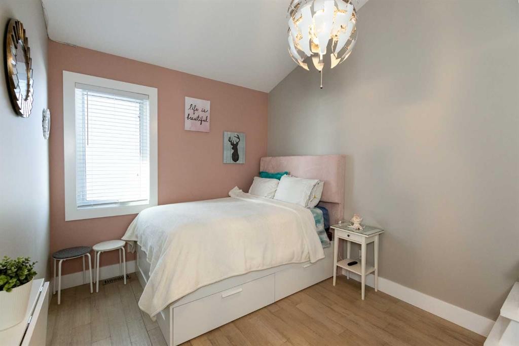 5824 Maple Crescent, Innisfail, AB - Indoor Photo Showing Bedroom