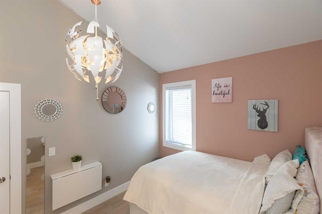 5824 Maple Crescent, Innisfail, AB - Indoor Photo Showing Bedroom