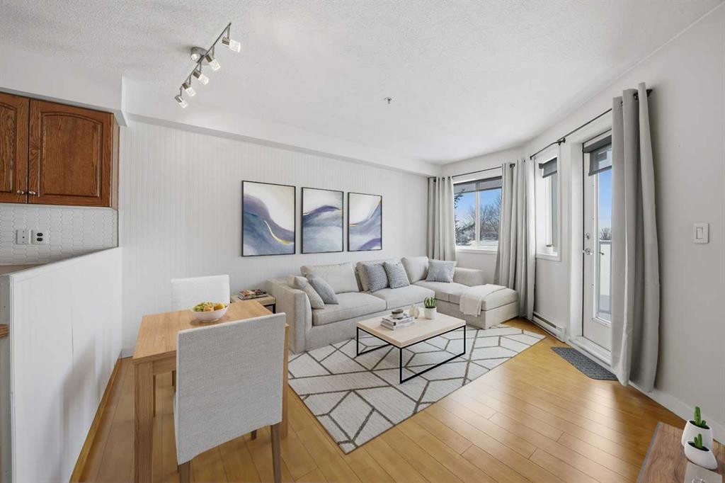 210-60 Jacobs Close, Red Deer, AB - Indoor Photo Showing Living Room