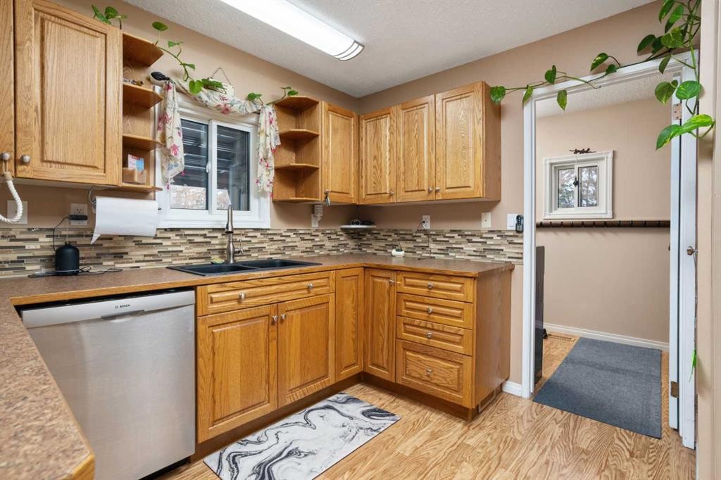 19252 462 Township, Rural Camrose County, AB - Indoor Photo Showing Kitchen With Double Sink