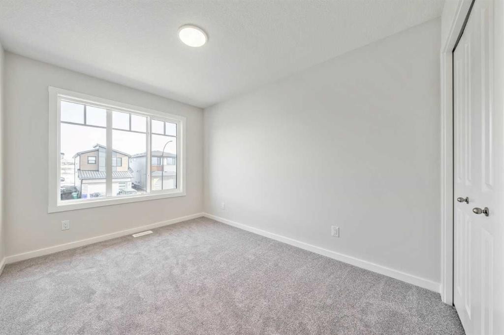 24 Heritage Link, Cochrane, AB - Indoor Photo Showing Other Room