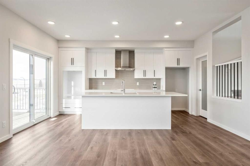 24 Heritage Link, Cochrane, AB - Indoor Photo Showing Kitchen