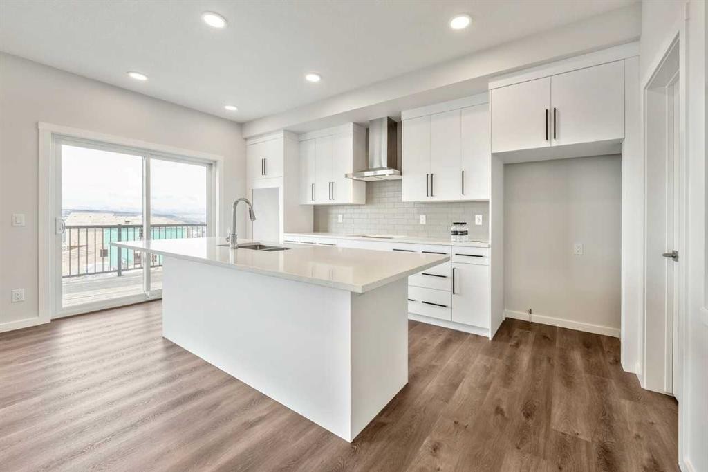 24 Heritage Link, Cochrane, AB - Indoor Photo Showing Kitchen With Upgraded Kitchen