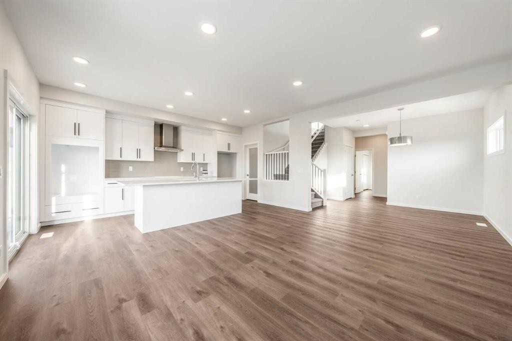 24 Heritage Link, Cochrane, AB - Indoor Photo Showing Kitchen