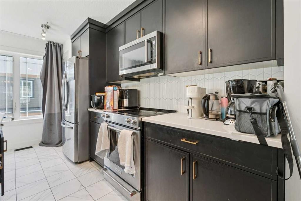 277 Auburn Meadows Drive Se, Calgary, AB - Indoor Photo Showing Kitchen With Stainless Steel Kitchen