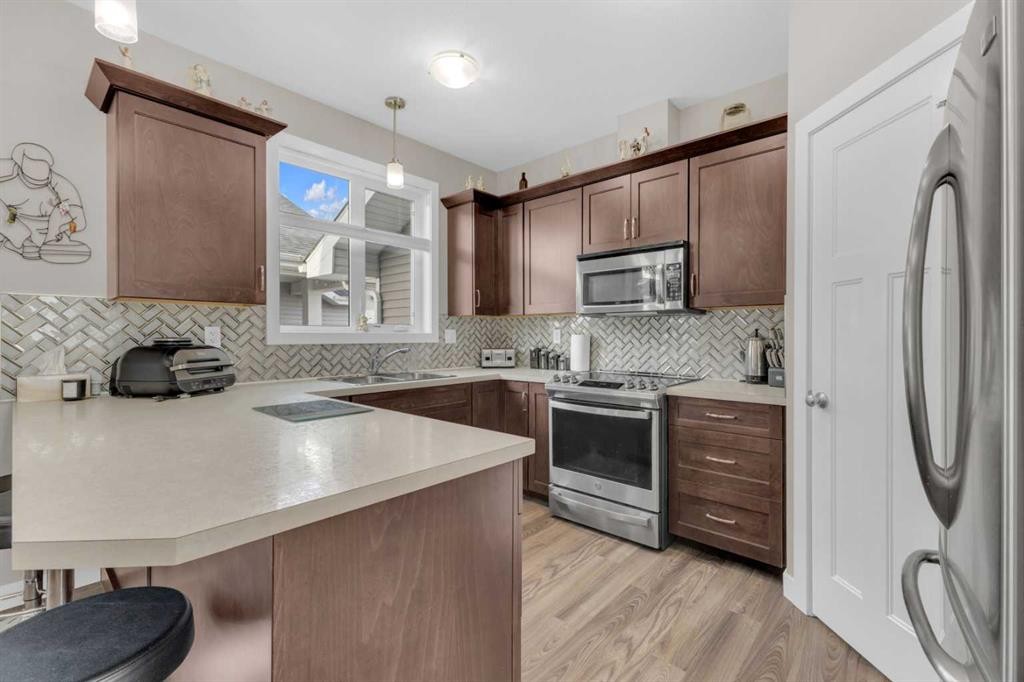 3901 49 Ave, Ponoka, AB - Indoor Photo Showing Kitchen With Double Sink With Upgraded Kitchen