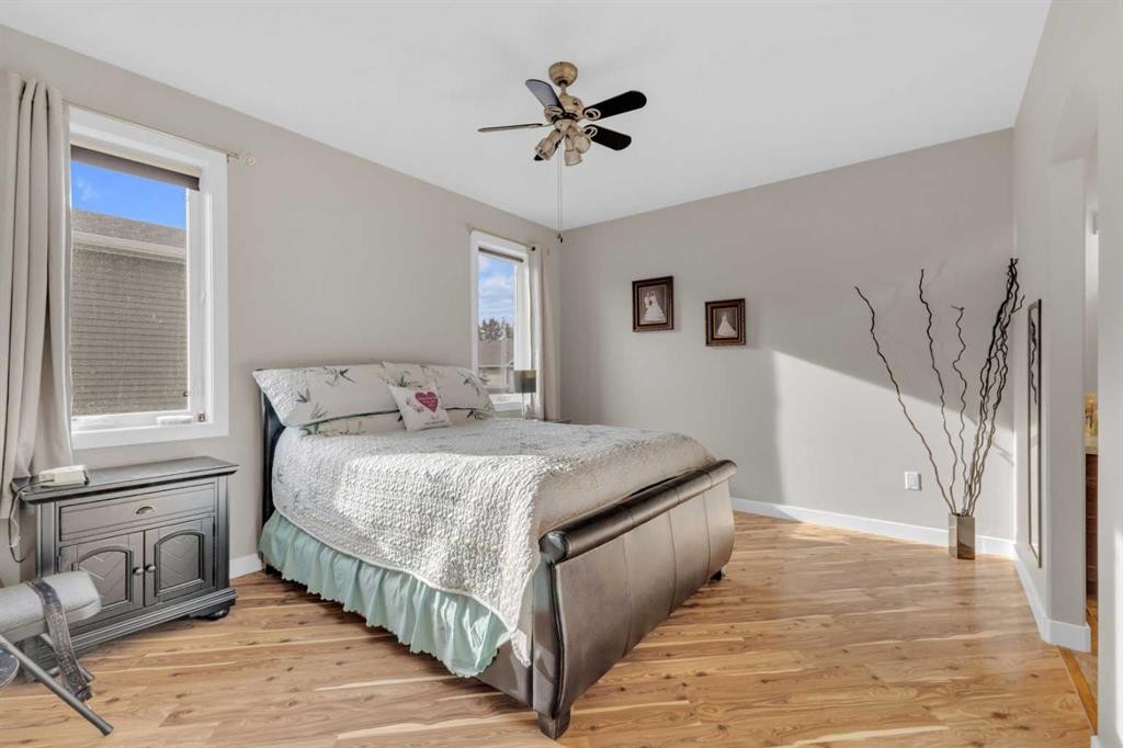 3901 49 Ave, Ponoka, AB - Indoor Photo Showing Bedroom